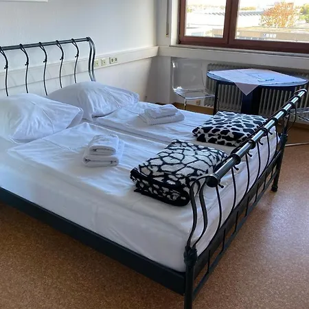 게스트하우스 Hotel Ditzingen