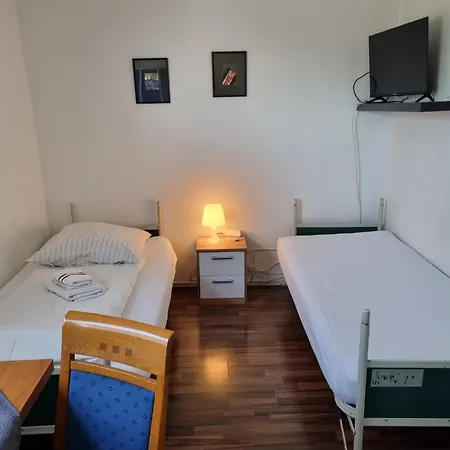 Hotel Ditzingen Πανσιόν *