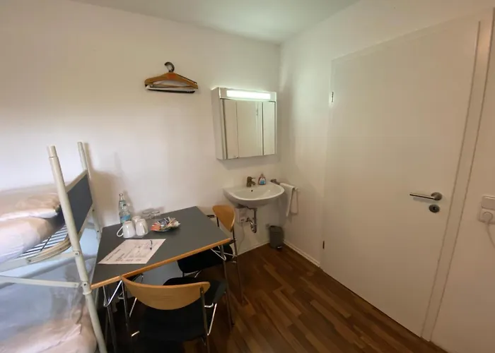 Hotel Ditzingen בית הארחה